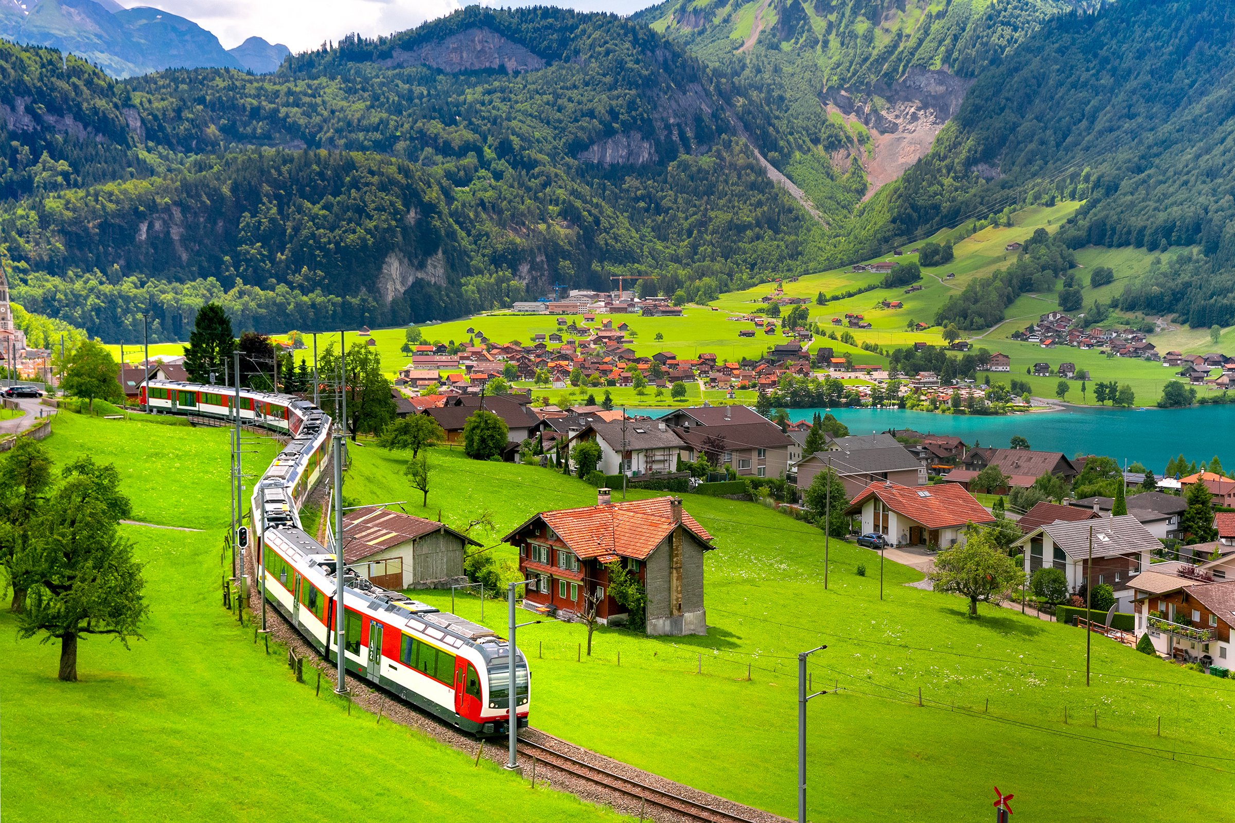 Trải nghiệm độc đáo trên chuyến tàu hỏa "-Interlaken-Luzern-Express"