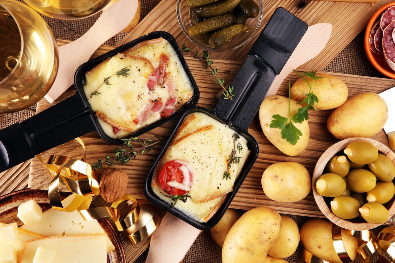 Raclette - Món ăn phổ biến thường thấy trong Giáng Sinh Thụy Sĩ