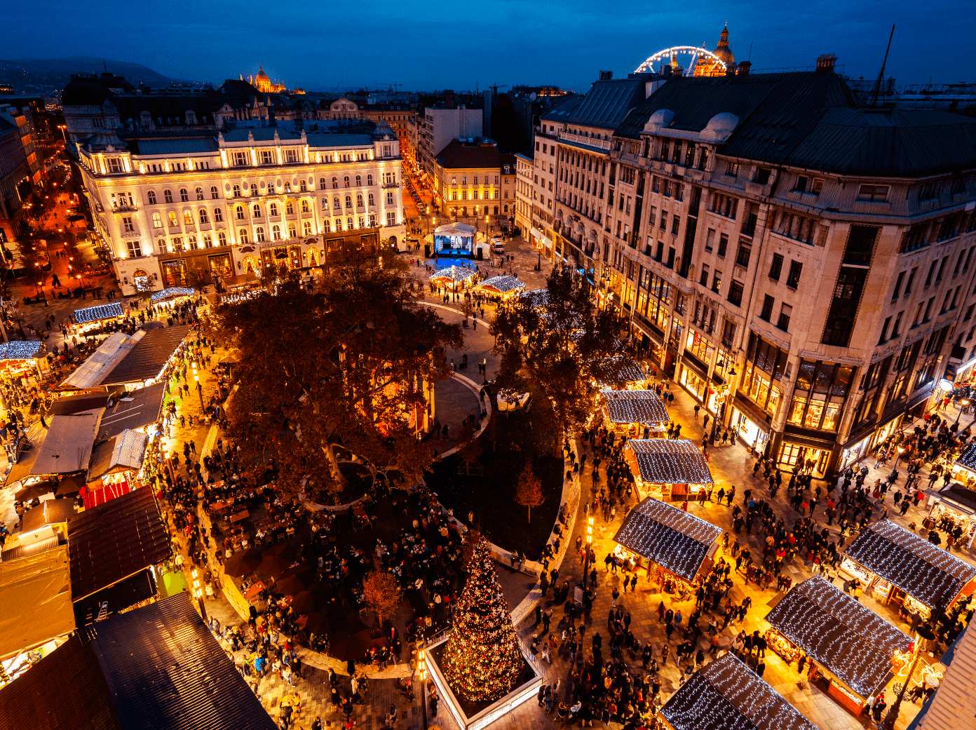 Toàn cảnh Chợ Giáng sinh tại Budapest, Hungary