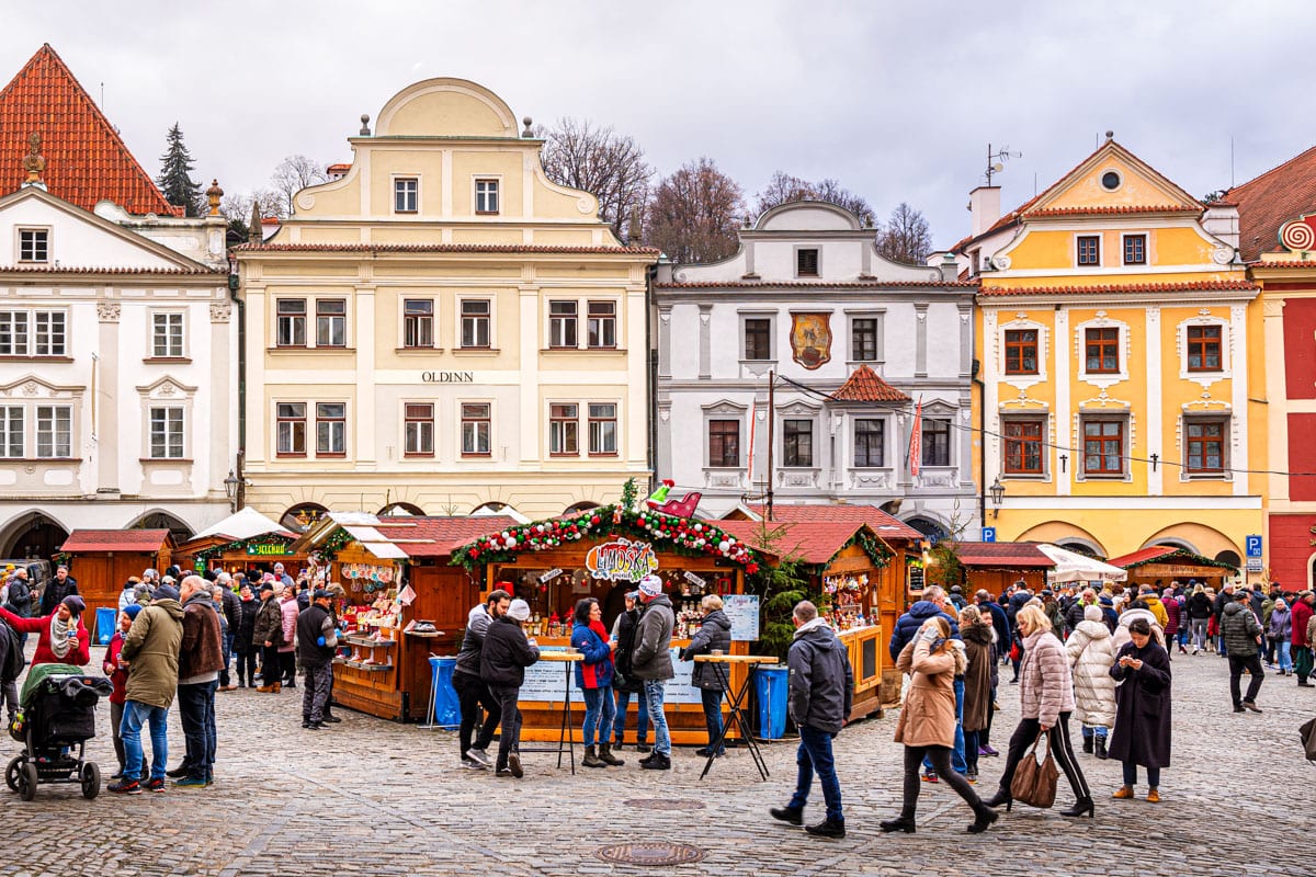 Hòa mình vào khu chợ Giáng Sinh nhộn nhịp tại Cesky Krumlov