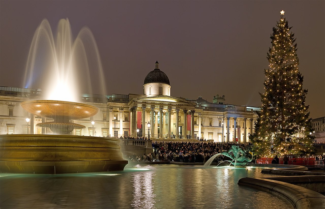 Cây thông Noel tại Quảng trường Trafalgar – London, Anh