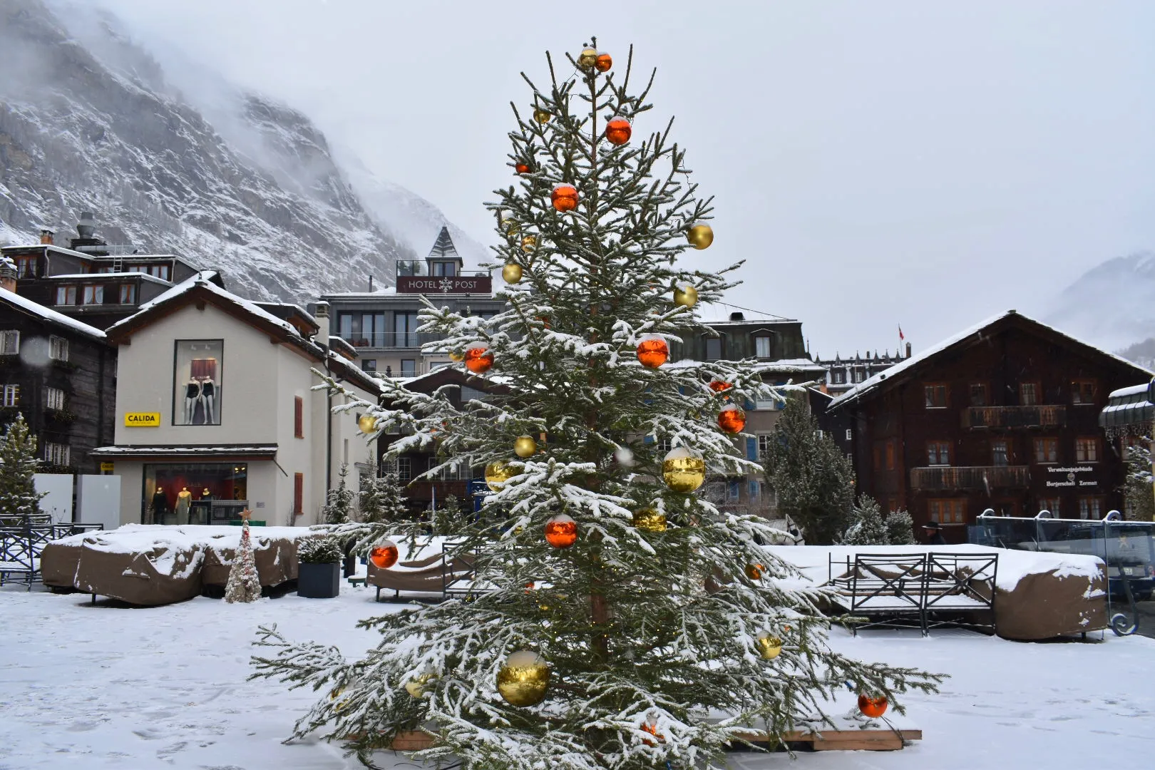 Giáng sinh phủ đầy tuyết trắng tại Zermatt