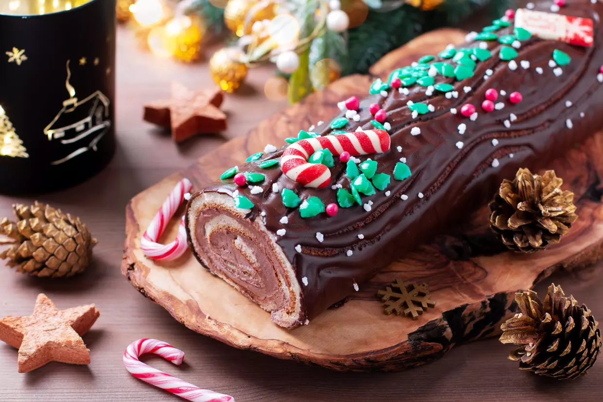 Đừng quên ăn thử bánh khúc gỗ "Buche de Noel" biểu tượng lừng danh trong dịp Noel